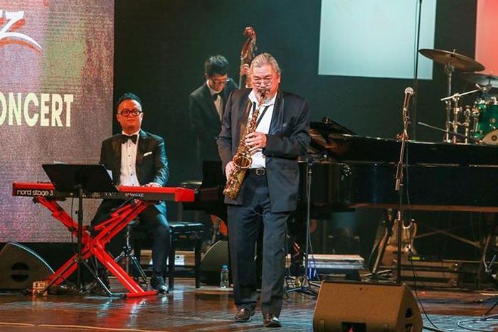Cuộc đối thoại của hai thế hệ nhạc Jazz nghệ sĩ Quyền Văn Minh và nghệ sĩ Tuấn Nam. 