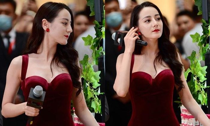  Những bức ảnh chưa chỉnh sửa làm lộ làn da kém đẹp của nữ diễn viên. 