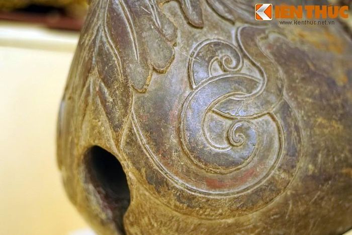 Quy trình làm mõ không khó, với các công đoạn đẽo vỏ ngoài, ra phôi, thành hình, đục rỗng trong, phơi sấy, làm láng, chạm trổ, làm nguội, lên sơn... Tuy vây, để chiếc mõ tạo ra âm vang truyền cảm lại đòi hỏi những bí quyết riêng của người nghệ nhân.