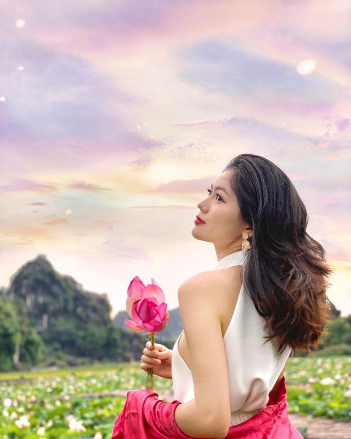  Chính vì thế, nơi đây trở thành địa điểm được nhiều người truyền tai nhau khi muốn chiêm ngưỡng hay chụp ảnh sen.