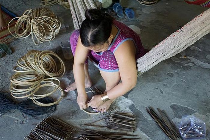 Đan hom nhỏ - một công đoạn khá quan trọng cho việc hoàn thành một chiếc lọp cua