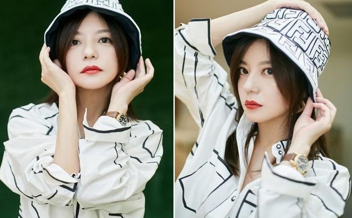 Ở tuổi ngoài 40, Triệu Vy được được khen ngày càng trẻ trung, quyến rũ.
