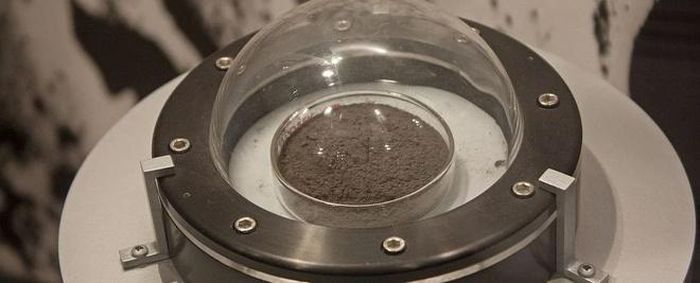  Mẫu đất thu được từ Mặt Trăng do tàu Apollo 17 mang về. Ảnh: Wikimedia. 