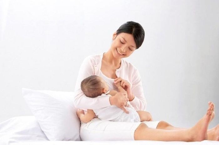  Các bà mẹ trẻ đừng lấy đi thế giới lời ru thiêng liêng của con mình.