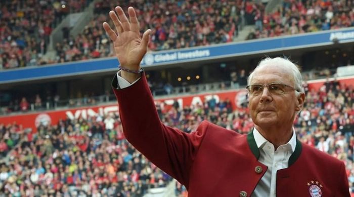  Franz Beckenbauer được bầu làm chủ tịch danh dự của FC Bayern tại đại hội thường niên năm 2009. (Nguồn: FcBayern) 