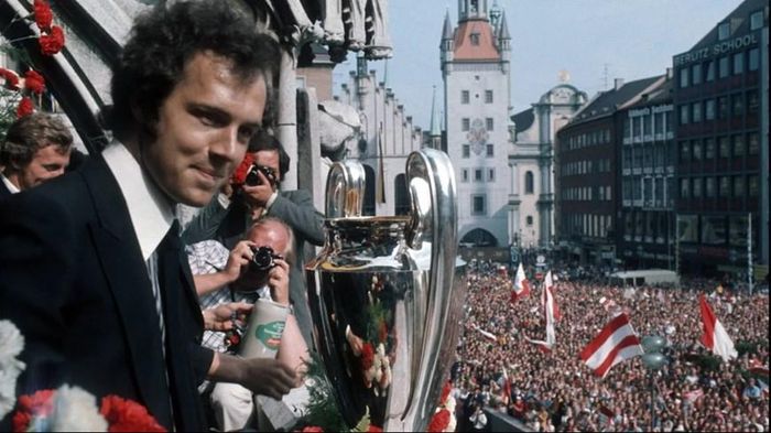  Từ năm 1974 đến 1976, Franz Beckenbauer cùng Bayern Munich 3 lần liên tiếp giành chức vô địch European Cup (tiền thân của Champions League). (Nguồn: FcBayern) 