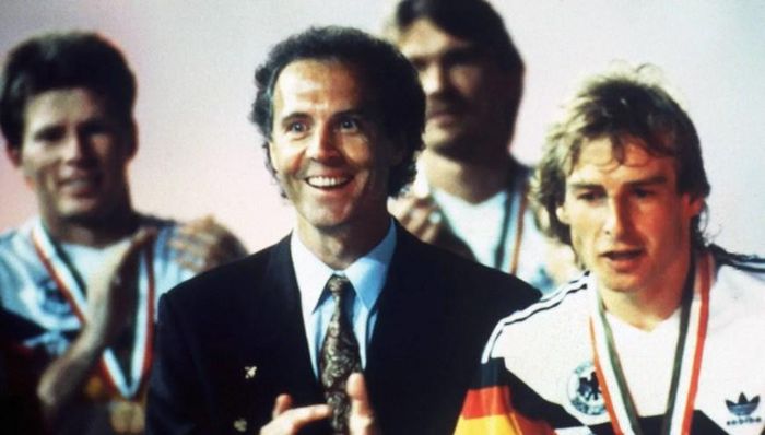  Huyền thoại Beckenbauer dẫn dắt đội tuyển Đức giành chức vô địch thế giới tại Italy. Đây cũng là lần thứ 3 Đức lên đang quang tại World Cup. (Nguồn: FcBayern) 