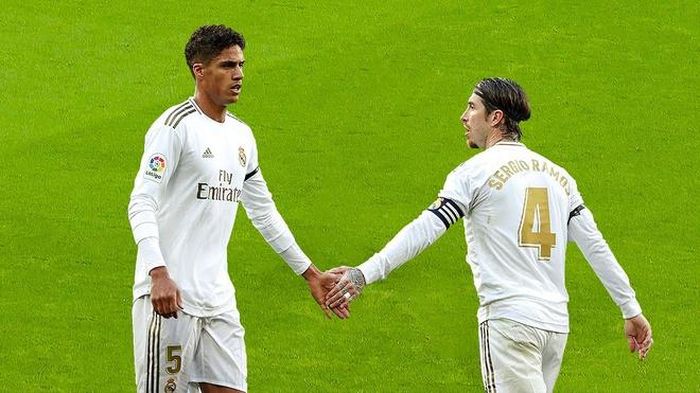 Varane vẫn chưa sẵn sàng thay thế vai trò lãnh đạo của Ramos. Ảnh: Getty.