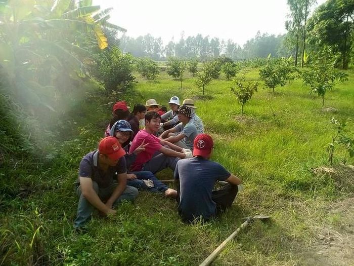 Giờ giải lao của các bạn sinh viên năm nhất khoa Lịch sử. 