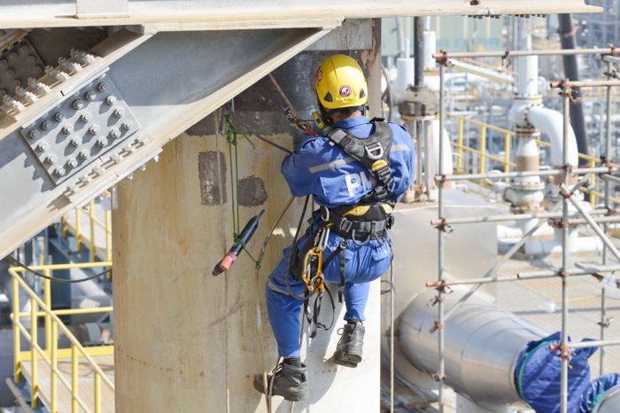 Nhà thầu thi công bảo dưỡng đường ống công nghệ tháp tách chính T-1501 Phân xưởng RFCC. (Gói thầu số 1)