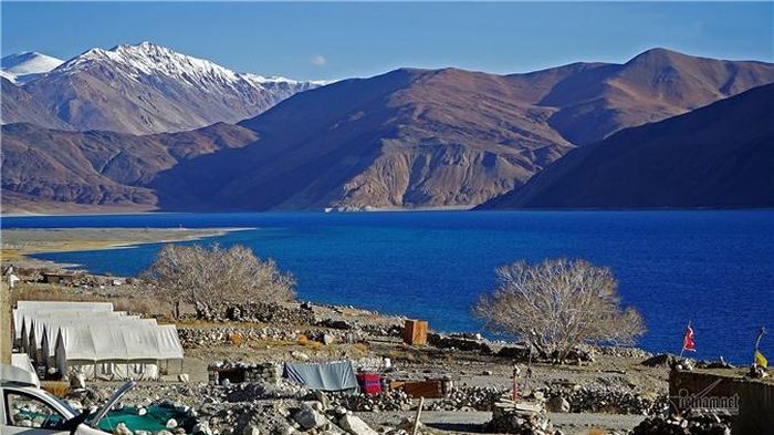 Một góc hồ Pangong.