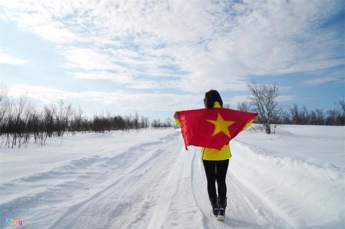Nếu Moscow và St.Petersburg luôn tấp nập và tráng lệ bởi những công trình cổ thì ngôi làng này sẽ mang lại sự bình yên pha chút tò mò. Có dịp đến đây, bạn đừng quên mang theo lá cờ tổ quốc bởi vị trí của làng cũng là nơi giáp ranh với cực Bắc của trái đất.