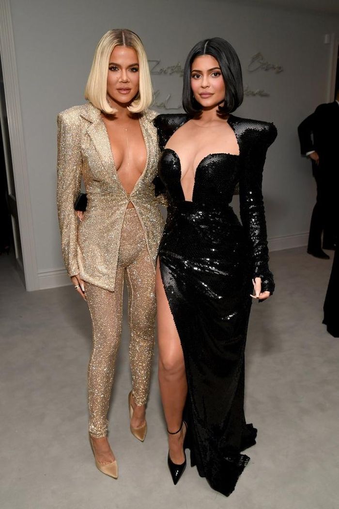  Kylie Jenner được Forbes xếp hạng là tỷ phú trẻ nhất với khối tài sản 1 tỷ USD khi mới 21 tuổi nhờ kinh doanh mỹ phẩm. Bên cạnh đó, gu thời trang cùng vẻ ngoài của cô cũng có nhiều nét thay đổi. Từ cô gái sở hữu vẻ ngoài trong sáng, thích diện váy điệu đà, Kylie Jenner ngày càng cá tính, chạy theo mốt và ăn mặc táo bạo hơn. Ảnh: Popsugar. 