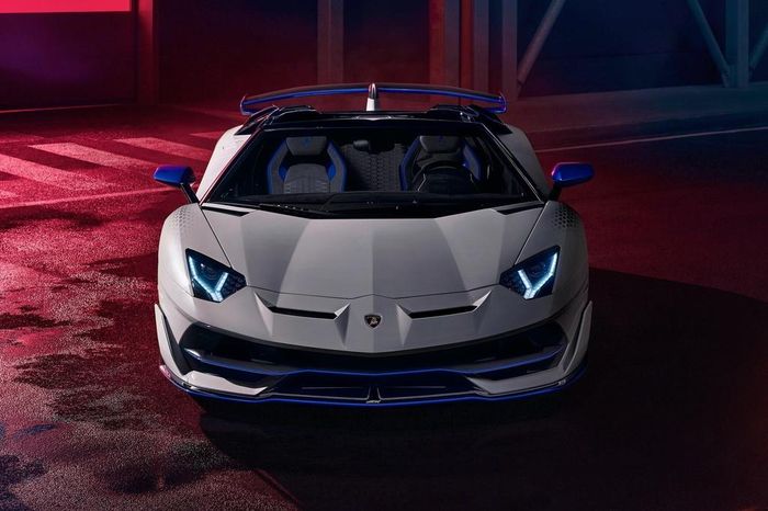 Hai năm sau, Aventador SVJ được ra mắt với nhiều nâng cấp và phá vỡ kỷ lục tại trường đua Nurburgring. Siêu xe này hoàn thành một vòng trường đua Nurburgring trong thời gian 6 phút 44,97 giây.