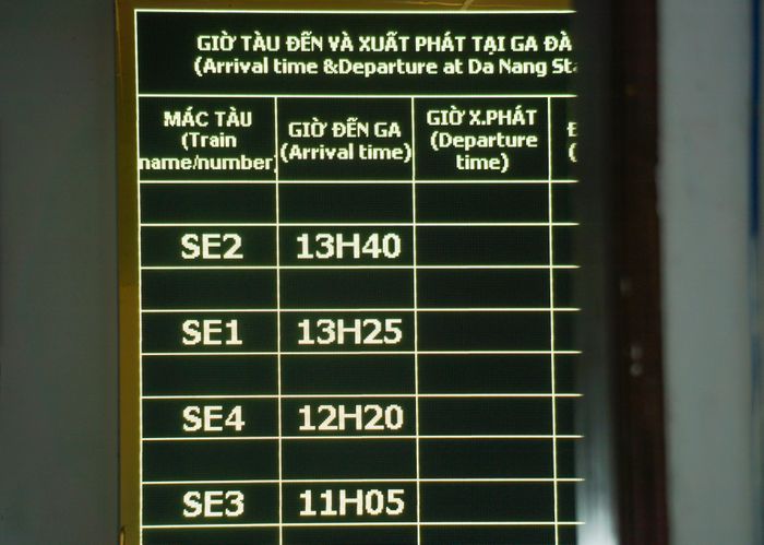 Trong khi đó, tại ga Đà Nẵng, các chuyến tàu đã được phép đón và trả khách. Theo ghi nhận, số lượng khách đến và đi tại ga Đà Nẵng vẫn còn thưa thớt, chưa nhiều như trước đây. 