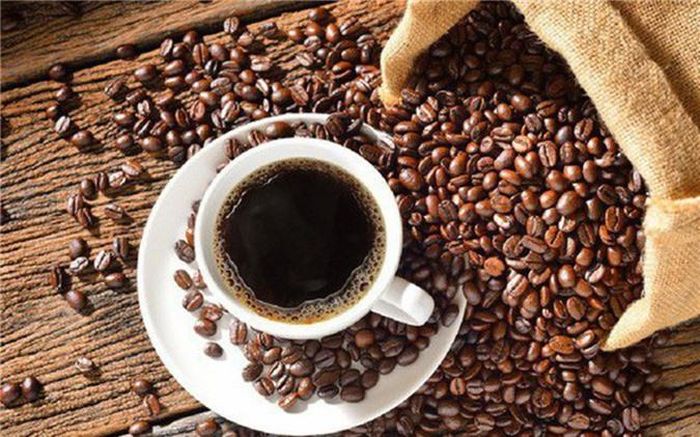 Hạn chế đồ uống kích thích: Khi cơ thể mệt mỏi, chúng ta thường tìm đến các loại đồ uống như cà phê, trà hay đồ uống tăng lực có đường. Tuy nhiên, những thức uống này không phải là giải pháp hữu hiệu chống lại sự mệt mỏi của cơ thể.