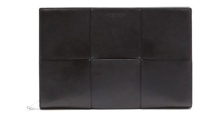 Giá: 36,3 triệu đồng trên bottegaveneta.com.