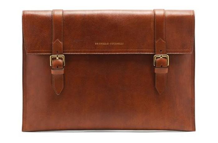 Giá: 25 triệu đồng trên brunellocucinelli.com.
