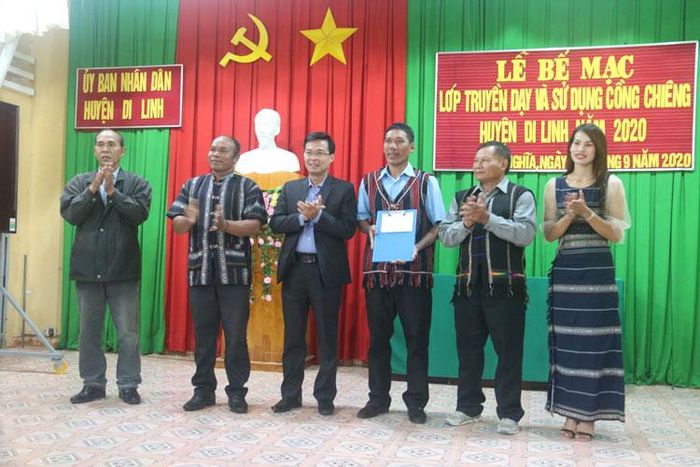 Câu lạc bộ cồng chiêng xã Tân Nghĩa
