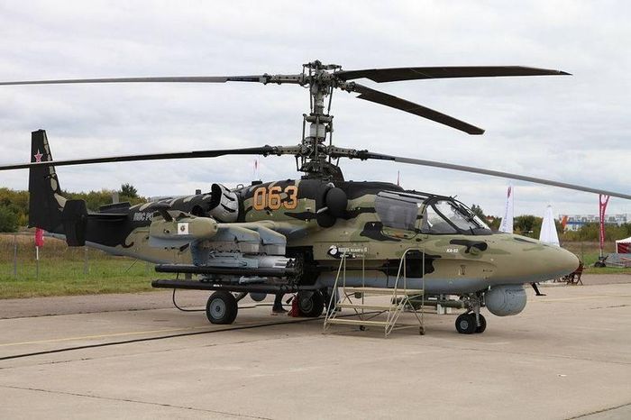 Tiếp theo là trực thăng tấn công đa năng Ka-52 Alligator của Nga với tốc độ tối đa cho phép 350 km/h (nhà sản xuất ghi trên trang web chính thức là khoảng 300 km/h).
