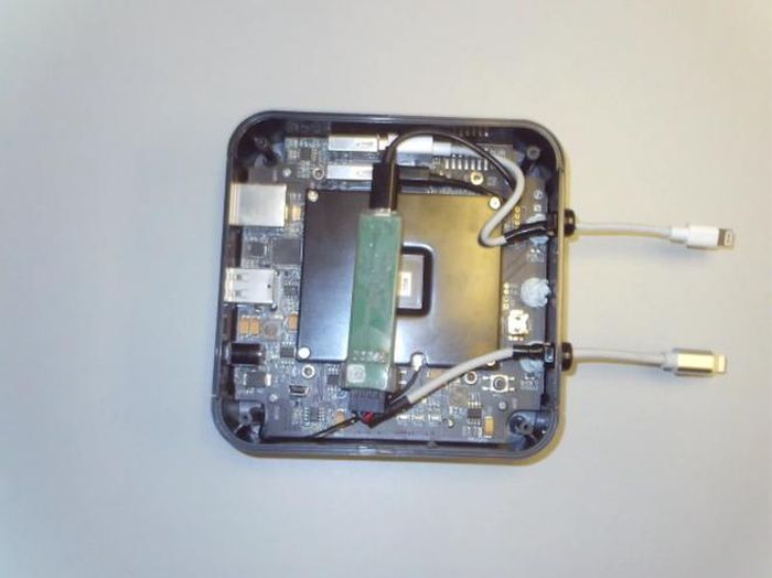 Bên trong GrayKey sử dụng chip xử lý ARM do Compulab sản xuất. Ảnh: FCC.