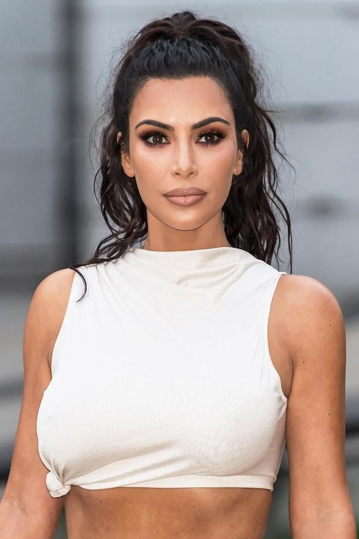 Katy Perry và Kim Kardashian hưởng ứng phong trào đóng băng tài khoản mạng xã hội. Ảnh: Cosmopolitan/Vogue.