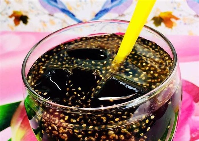 Sương sáo và hạt é là một món nước giải khát rất ngon, có thể áp dụng vào chế độ ăn kiêng nữa đấy (nhưng nhớ đừng cho đường nhé) - Ảnh minh họa: Internet