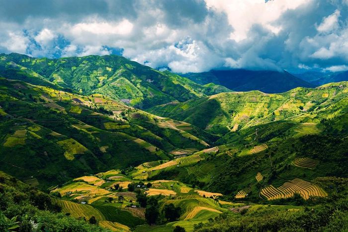  Cảnh sắc thiên nhiên tươi đẹp, bầu không khí trong lành, người dân thân thiện cùng những trải nghiệm thú vị ở Xím Vàng sẽ mang đến du khách một hành trình khám phá miền rẻo cao Tây Bắc khó quên. 