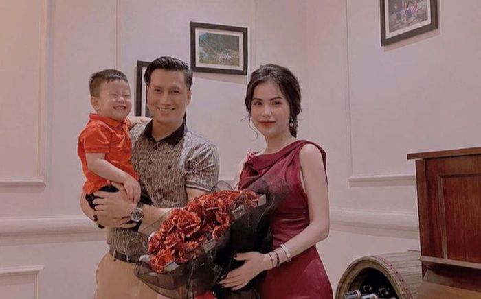 Buổi tiệc "có 1-0-2" kỷ niệm một năm rưỡi ngày Việt Anh và vợ cũ hot girl ly hôn gây chú ý. 