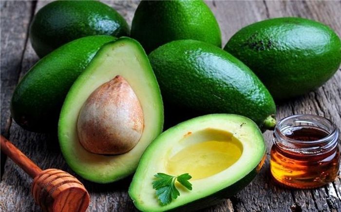 Trái bơ: Nhiều nghiên cứu cho thấy các axit béo trong bơ giúp bảo vệ chống lại độc tố từ galactosamine, một chất độc gây tổn hại mạnh mẽ tới lá gan.