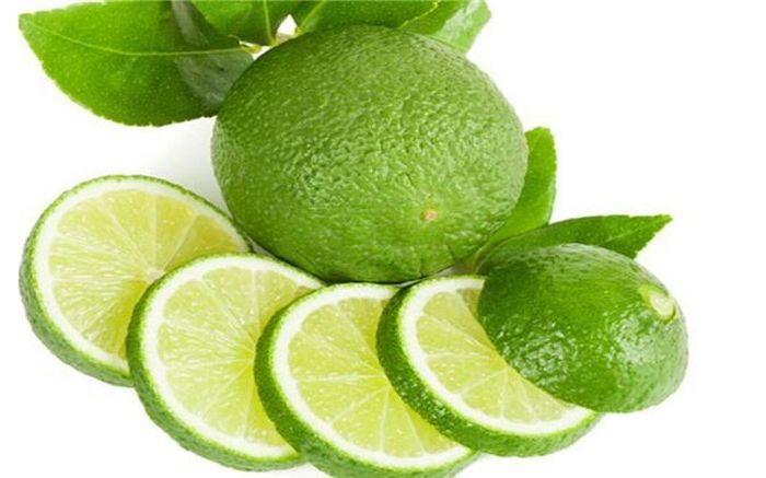 Chanh: Axit citric trong chanh có thể bảo vệ chức năng gan, ngăn ngừa tổn thương oxy hóa liên quan đến căng thẳng, điều chỉnh huyết áp.
