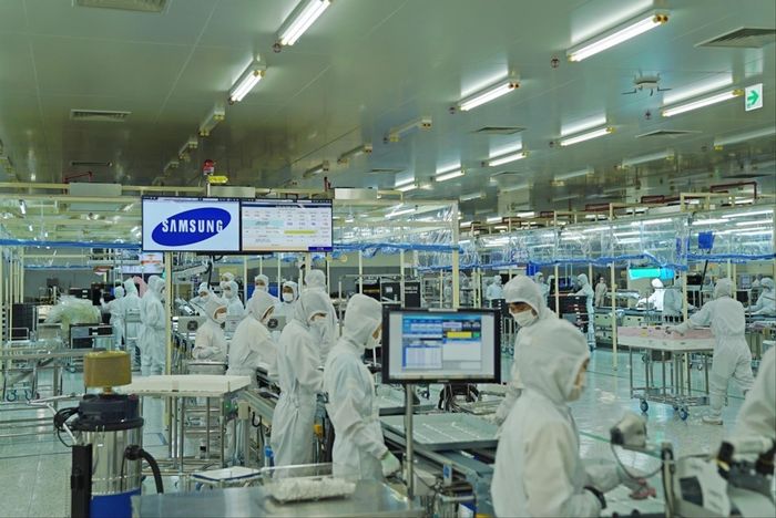 Công nhân SEHC trong dây chuyền sản xuất Ảnh: SEHC