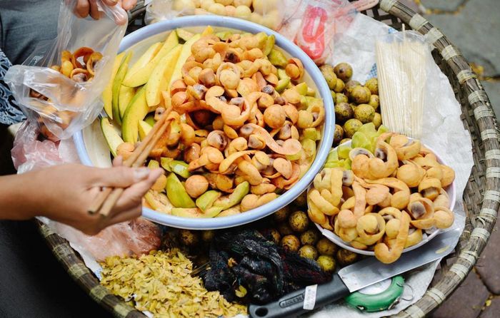 Một thứ quả nữa được nhắc đến mỗi khi thu về, đó là sấu chín