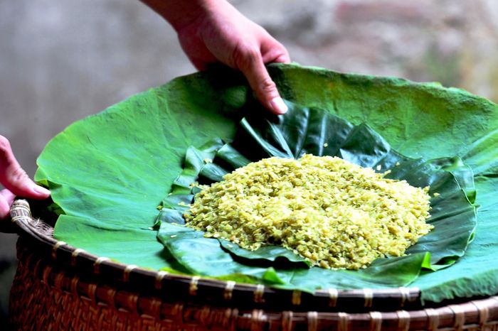 Những ngày này, trên khắp các phố, chợ Hà Nội đâu đâu cũng nồng nàn hương cốm