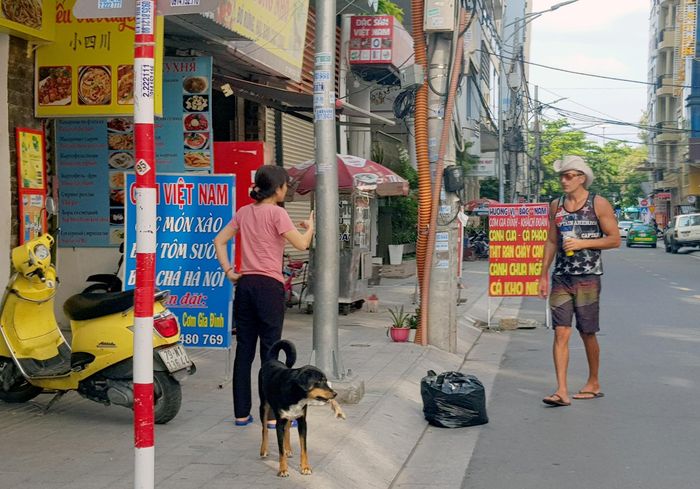  Quán chị Vinh trở thành điểm đến quen thuộc của du khách kẹt lại Nha Trang. Ảnh: An Bình. 
