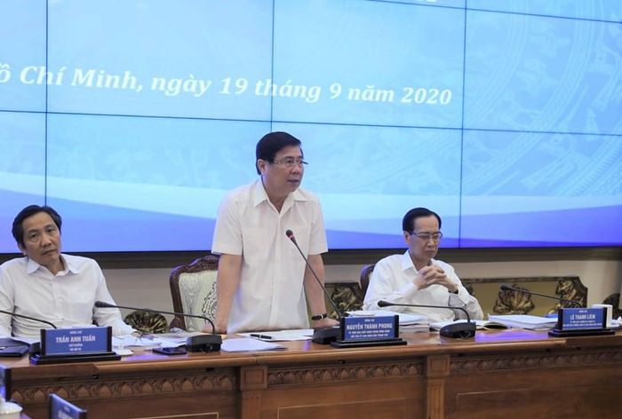 Chủ tịch UBND TPHCM Nguyễn Thành Phong phát biểu tại hội nghị