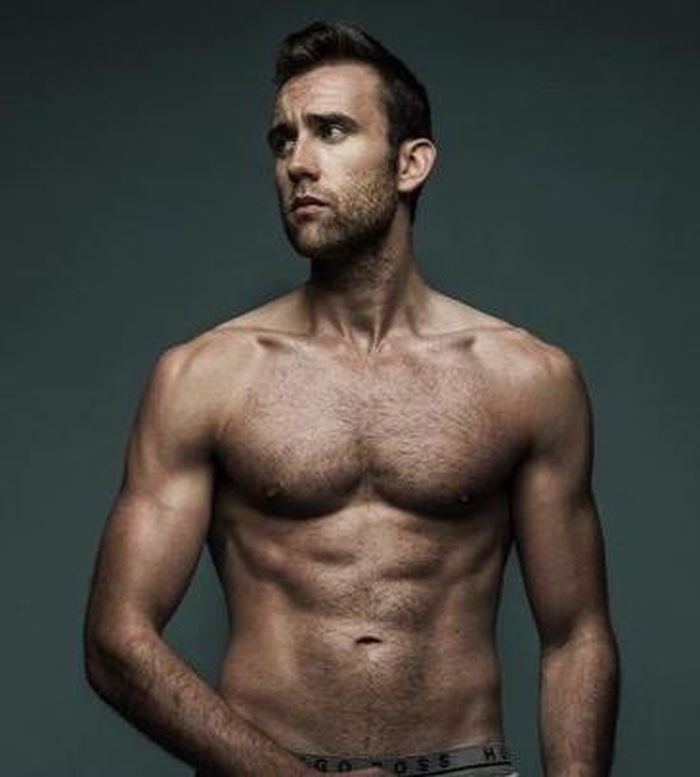 Trái ngược với "trai hư" Draco Malfoy, phù thủy Neville Longbottom là nhân vật dậy thì thành công nhất. Không còn mang trong người hình ảnh ngây ngô, diễn viên Matthew Lewis thoát vai thành công, trở thành diễn viên có ngoại hình rắn chắc, nam tính. Sau màn lột xác thành công, anh tham gia một số dự án điện ảnh như Me Before You (2016), Terminal (2018). Ngoài ra, anh đóng nhiều vai phụ trong các phim truyền hình như Happy Valley, Girlfriends, All Creatures Great and Small... Ảnh: E! Online.