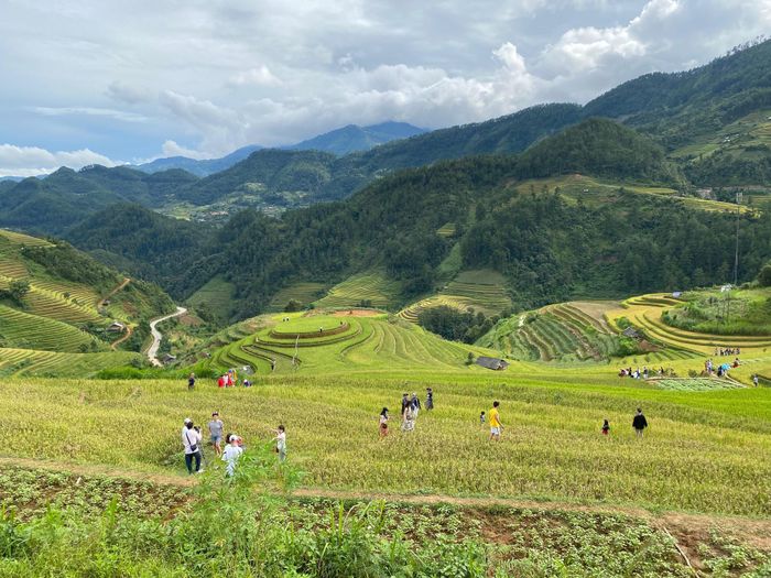 Trên cao Là Pán Tẩn nhìn khu vực đồi Mân Xôi
