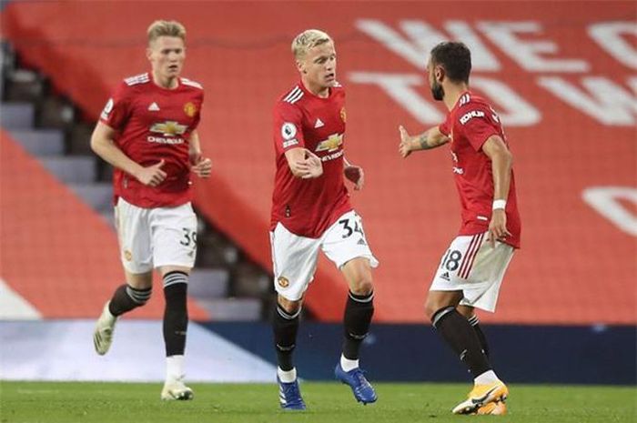M.U chỉ mới có đúng 1 tân binh là Van de Beek và dù anh ghi bàn nhưng không giúp đội bóng thoát khỏi trận thua đầu mùa.