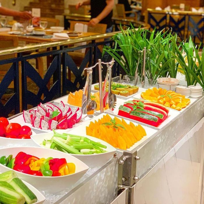 Buffet Atrium Cafe được thực khách đánh giá cao về vị trí, chất lượng món ăn. Ảnh: Lotte Hotel Saigon, beautiful_vn_life.