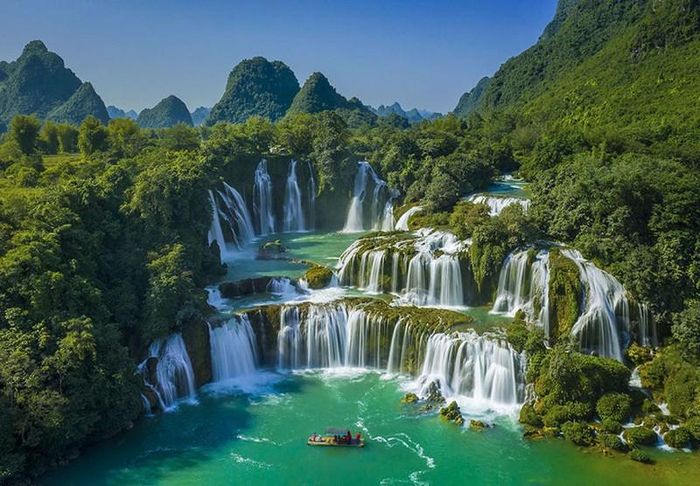 Khung cảnh nên thơ của Thác Bản Giốc (Cao Bằng) "đốn tim" du khách.