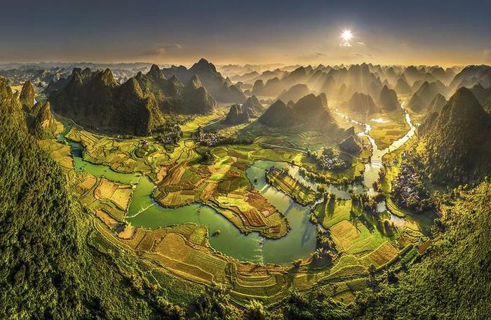  Vẻ đẹp kỳ vỹ của mảnh đất hình chữ S thu hút hàng triệu du khách