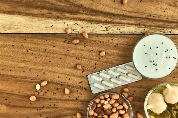 Men vi sinh: Các probiotics có lợi cho đường ruột giúp khôi phục sự cân bằng cho hệ tiêu hóa, ngăn cảm giác lo âu và ổn định tâm trạng.