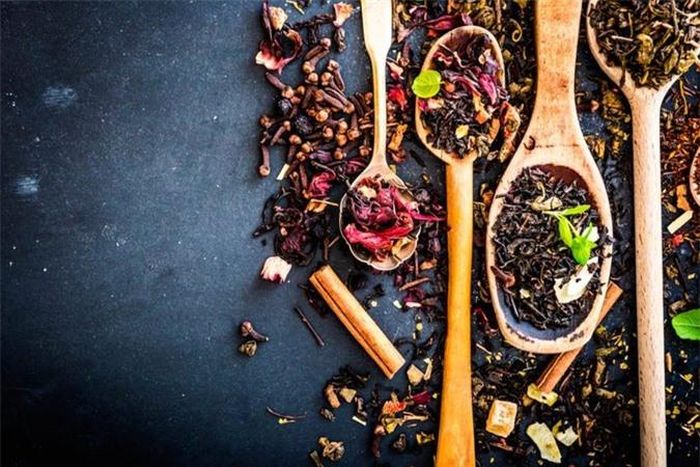 Trà thảo dược: Một lượng trà phù hợp sẽ giúp bạn giải tỏa căng thẳng, giúp bạn bình tĩnh hơn.
