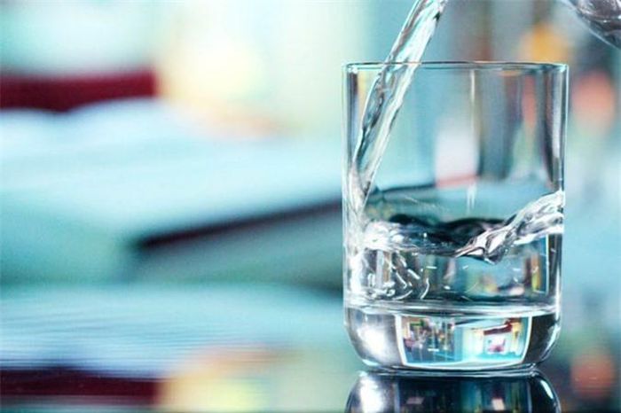Nước: Nước là một thứ không thể thiếu để duy trì sự sống đồng thời giúp giảm lo âu, căng thẳng.