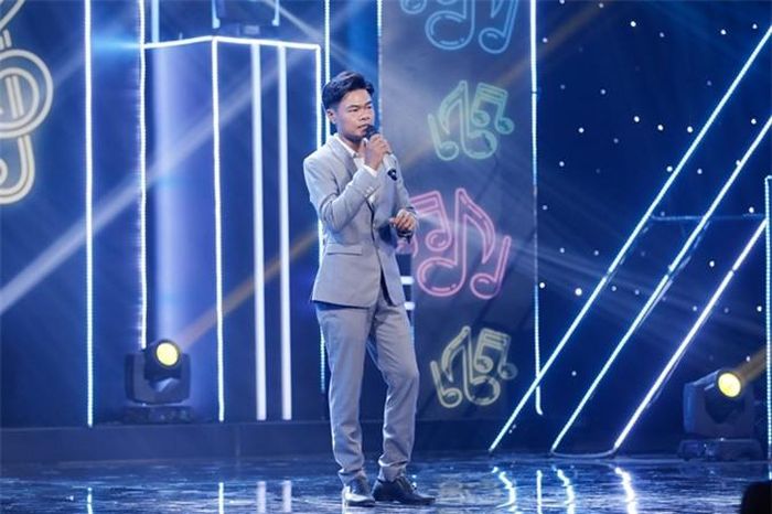 Xuất thân là thợ xây, Duy Phương được yêu thích trên YouTube trong một cuộc thi ca hát. Tuy nhiên, cơ hội đến với nghệ thuật của anh không dễ dàng. Cùng lúc đó, không ai dám thuê anh làm thợ xây bởi cho rằng anh đã nổi tiếng. Ba mất, mẹ già yếu, chị gái mắc bệnh tâm thần, vợ bỏ đi và con gái còn nhỏ, Duy Phương là trụ cột kinh tế của cả gia đình. Cuộc sống nhiều gian truân, anh vẫn khao khát được đi hát.