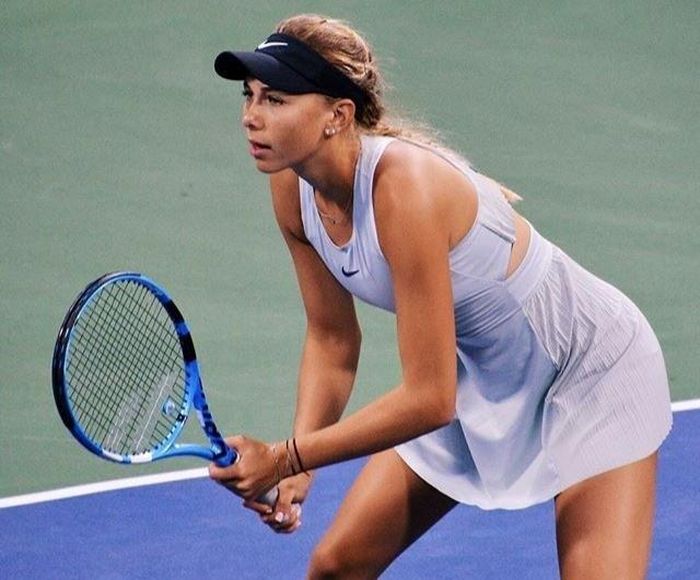 Amanda Anisimova (sinh năm 2001) là vận động viên quần vợt chuyên nghiệp người Mỹ. Cô là tay vợt trẻ nhất lọt top 100 được bầu chọn bởi Hiệp hội quần vợt nữ. Tháng 6/2019, cô trở thành tay vợt 10X đầu tiên lọt vào bán kết một giải Grand Slam, và là người trẻ nhất vào bán kết Pháp mở rộng kể từ thời của Nicole Vaidisova năm 2006.
