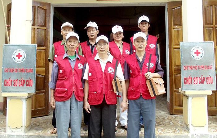 Các thành viên Chốt sơ cấp cứu Tổ nhân dân Tân Bắc, thị trấn Tân Yên (Hàm Yên).
