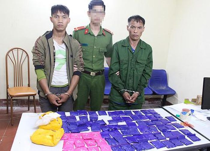 2 đối tượng bị bắt cùng tang vật