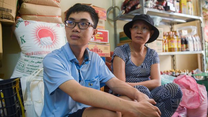 Suy thận mạn có thể sẽ lấy đi cả thanh xuân cùng giấc mơ đại học của tôi. Nhưng tôi và mẹ sẽ không đầu hàng. Tôi có thể tiếp tục việc học hoặc về quê nếu không trụ lại được thành phố. Dù đứng trước lựa chọn nào, gia đình 2 người chúng tôi sẽ luôn nắm tay nhau.